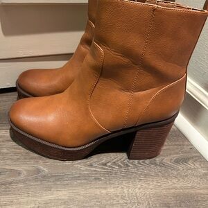 Cushionaire Tan Heeled Boots